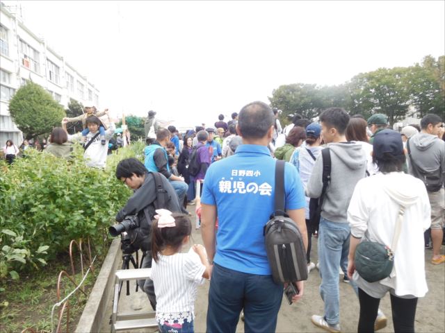 日野市立日野第四小学校の運動会でのオヤジの会のメンバー